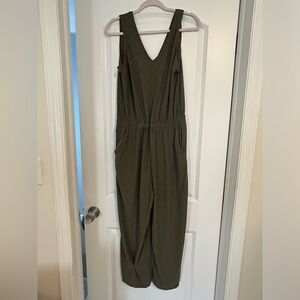 Old Navy Active Women’s Olive Green Breathe On Jumpsuit Size L
